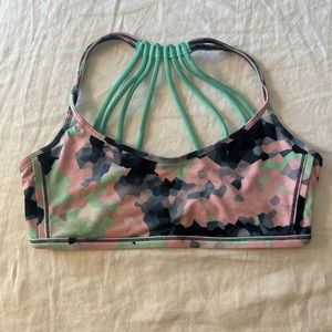 Lululemon free to be wild sports bra size 6